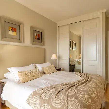 Apartment Stylish With Balcony And Amazing Views Over And The Sea *