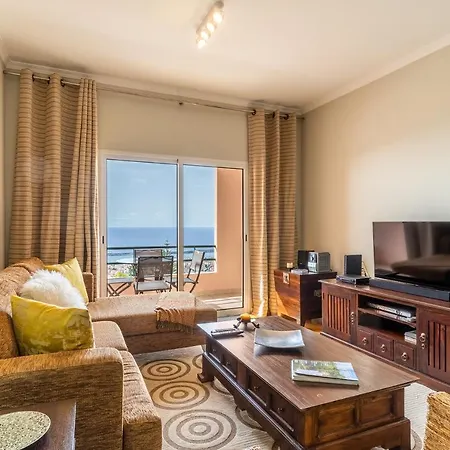 Apartment Stylish With Balcony And Amazing Views Over And The Sea *