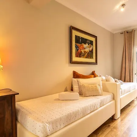 Stylish With Balcony And Amazing Views Over And The Sea * Funchal (Madeira)