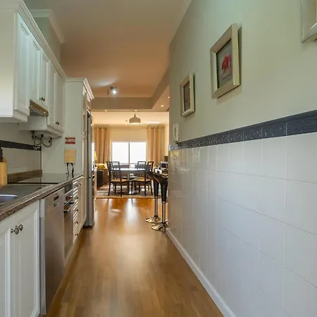 Apartment Stylish With Balcony And Amazing Views Over And The Sea *