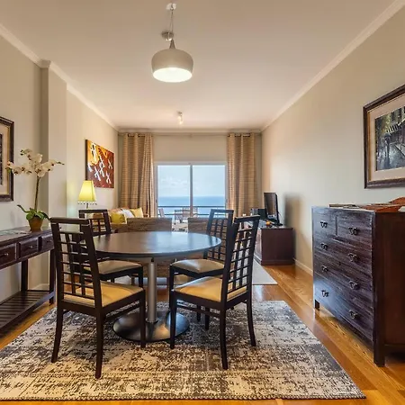 Stylish With Balcony And Amazing Views Over And The Sea * Funchal (Madeira)