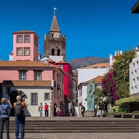 Stylish With Balcony And Amazing Views Over And The Sea Funchal (Madeira)