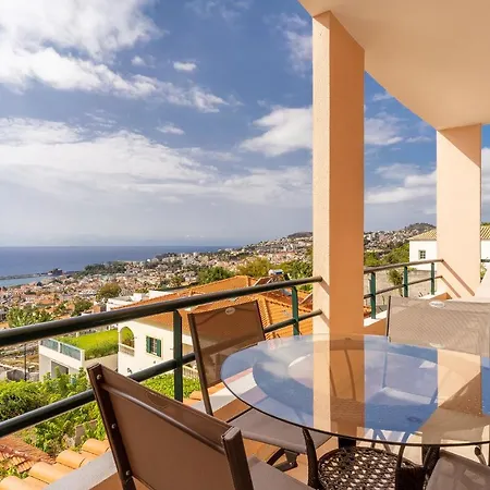 Stylish With Balcony And Amazing Views Over And The Sea Funchal (Madeira)