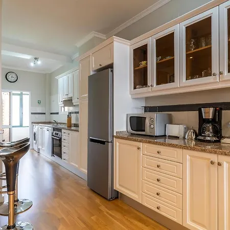 Appartement Stylish With Balcony And Amazing Views Over And The Sea